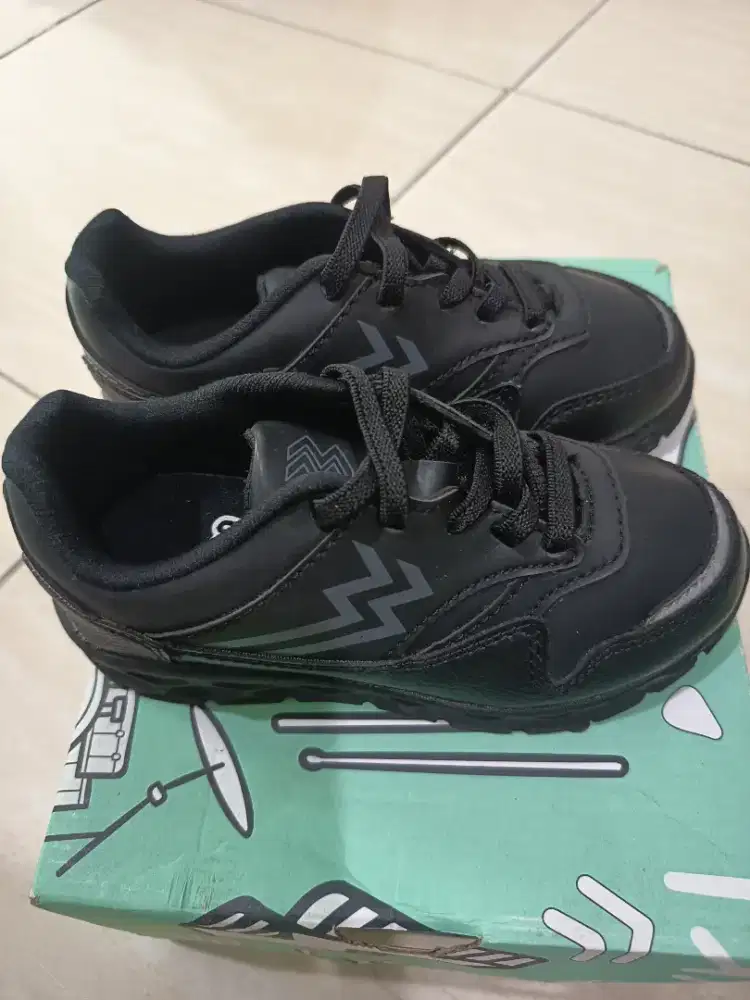 Sepatu anak fashionable