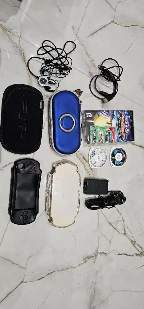 Accesories Sony PSP second : UMD, case, handsfree, adapter