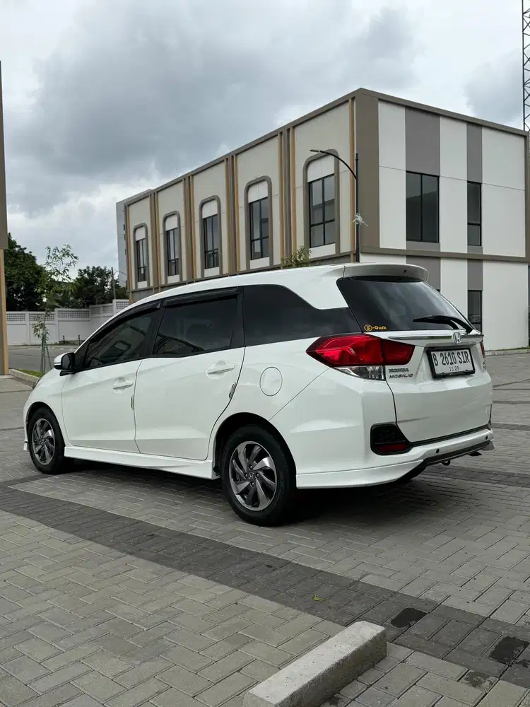 Honda Mobilio E cvt at 2019 KM 28 rb putih