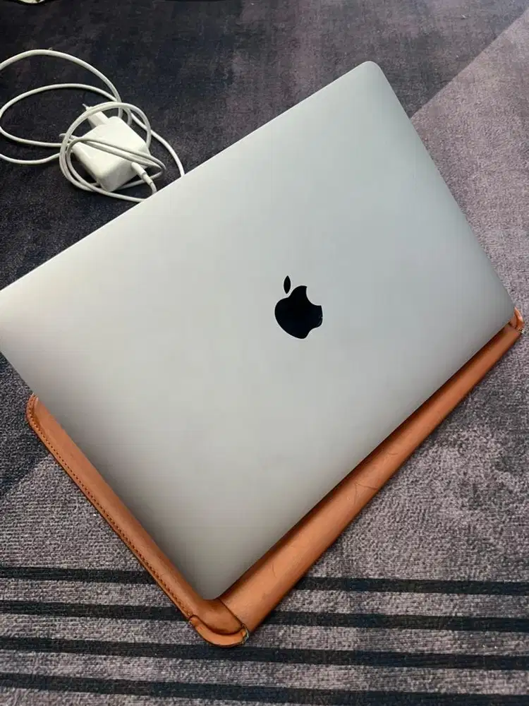DIJUAL MACBOOk AIR M1 2nd like new