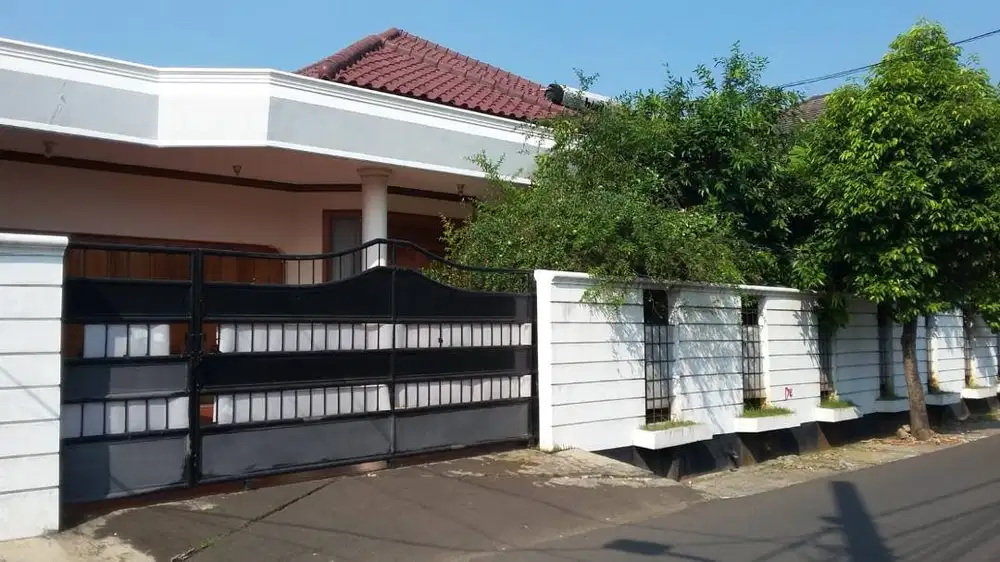 Dijual Rumah Strategis Dgn Swimming Pool di Pondok Pinang Jaksel 17102