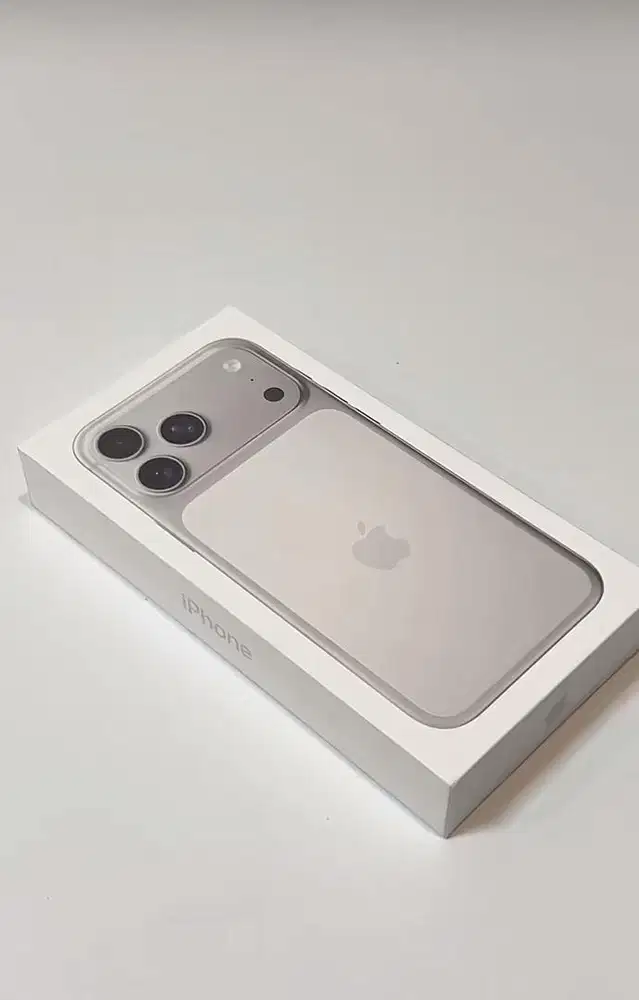 Iphone 17 ProMax Silver 512 free casing