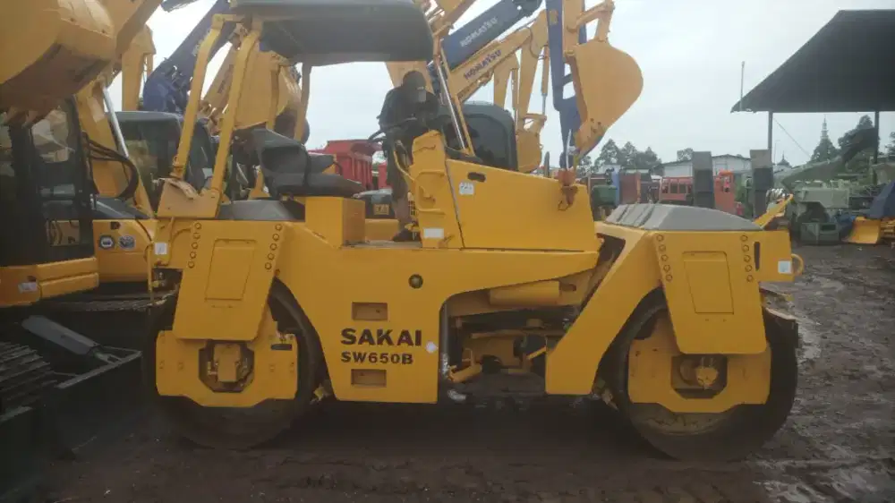 Tandem Roller 6.5 ton Sakai SW650 Double Drum Buildul Harga DP