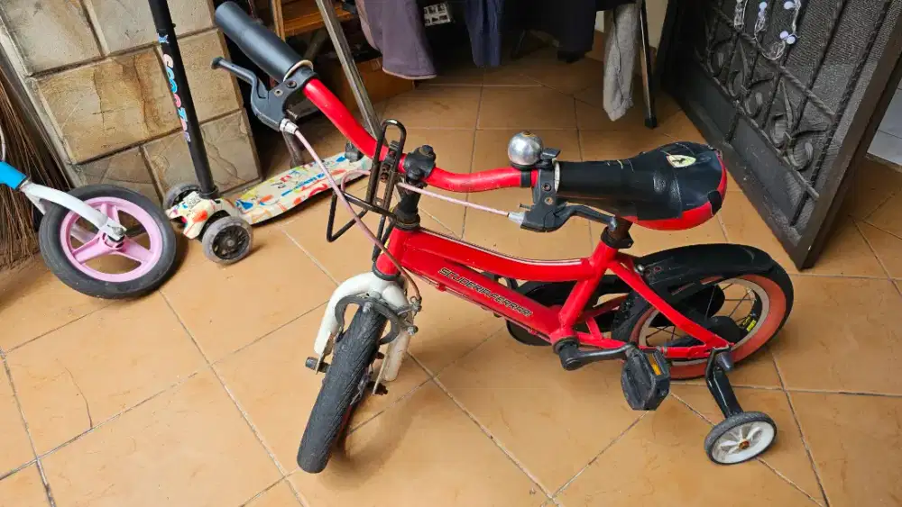 Sepeda Anak Ferrari dan BTWIN 2-5 tahun