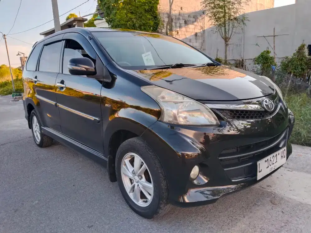 TOYOTA AVANZA VELOZ 1.5 MT 2014 HITAM L Surabaya