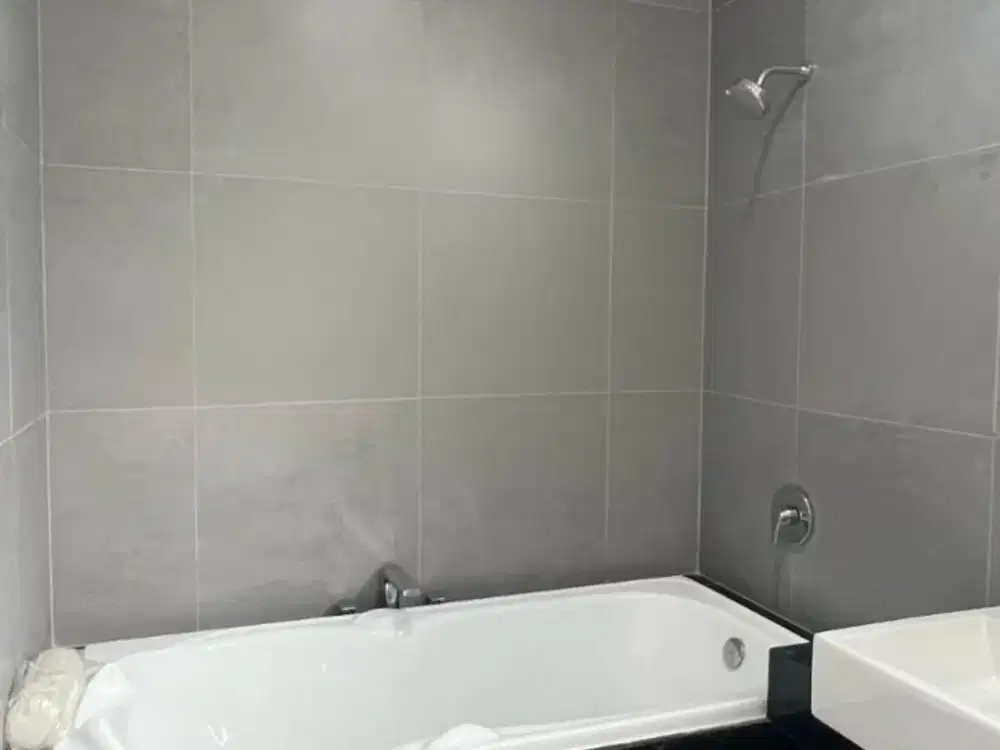 DIJUAL RUMAH OAKWOOD STARTEGIS SIAP HUNI