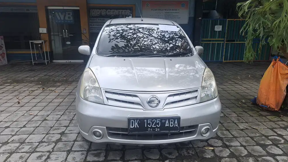 Nissan Grand livina 2011 Bensin