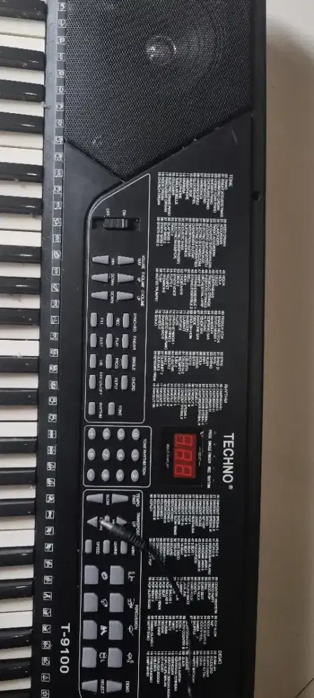 Di jual murah keyboard Techno second like new