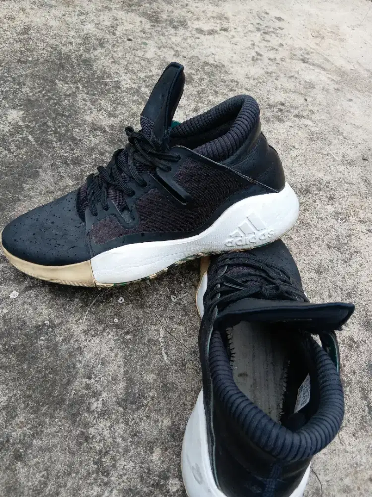 Bersih bersih gudang