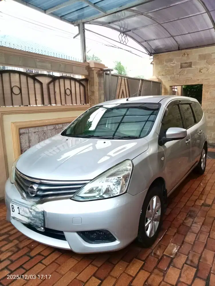 Nissan Grand livina 2013