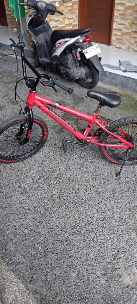 Sepeda BMX merek Foster 20 inch warna Merah hitam