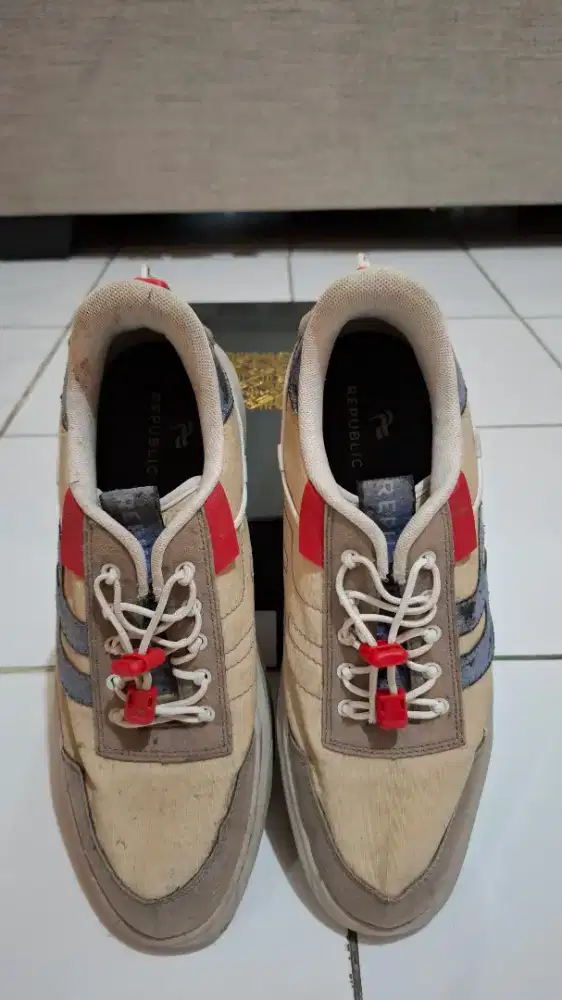 JUAL SEPATU REPUBLIC RANGER BEIGE AMURO SZ 40 no Box