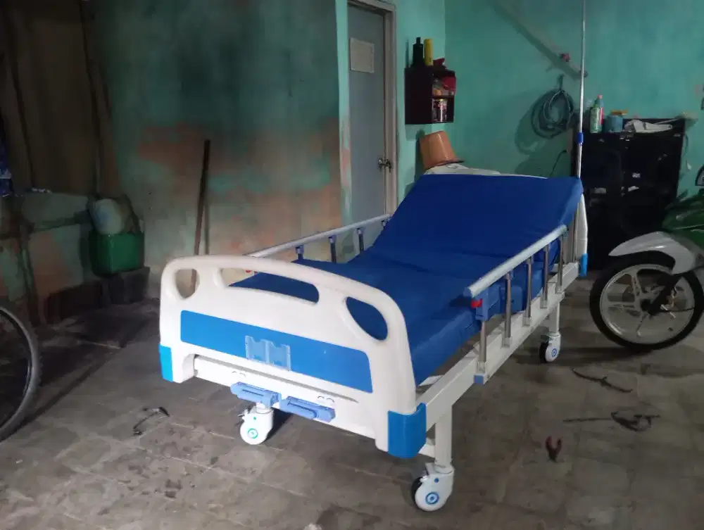 Bed/ranjang pasien 2 crank + Bubble Matt oneMed