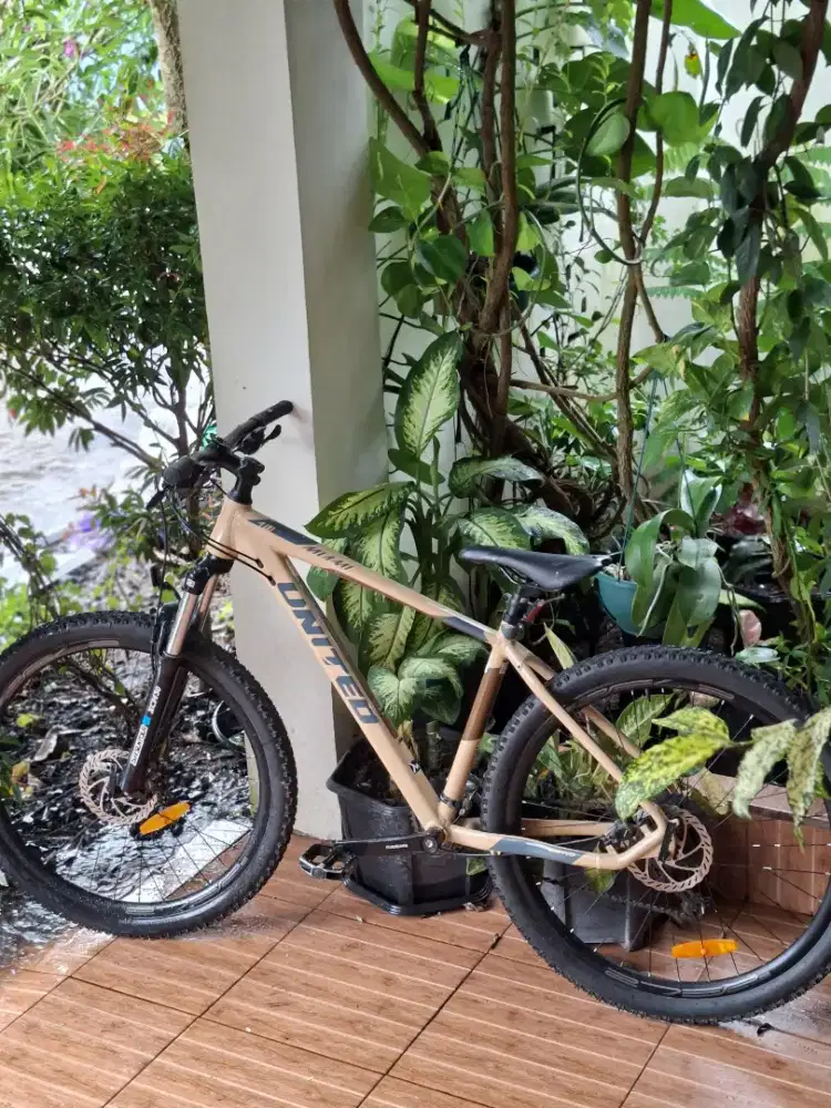 Sepeda gunung MTB 27.5 27SP UNITED MIAMI 4.00