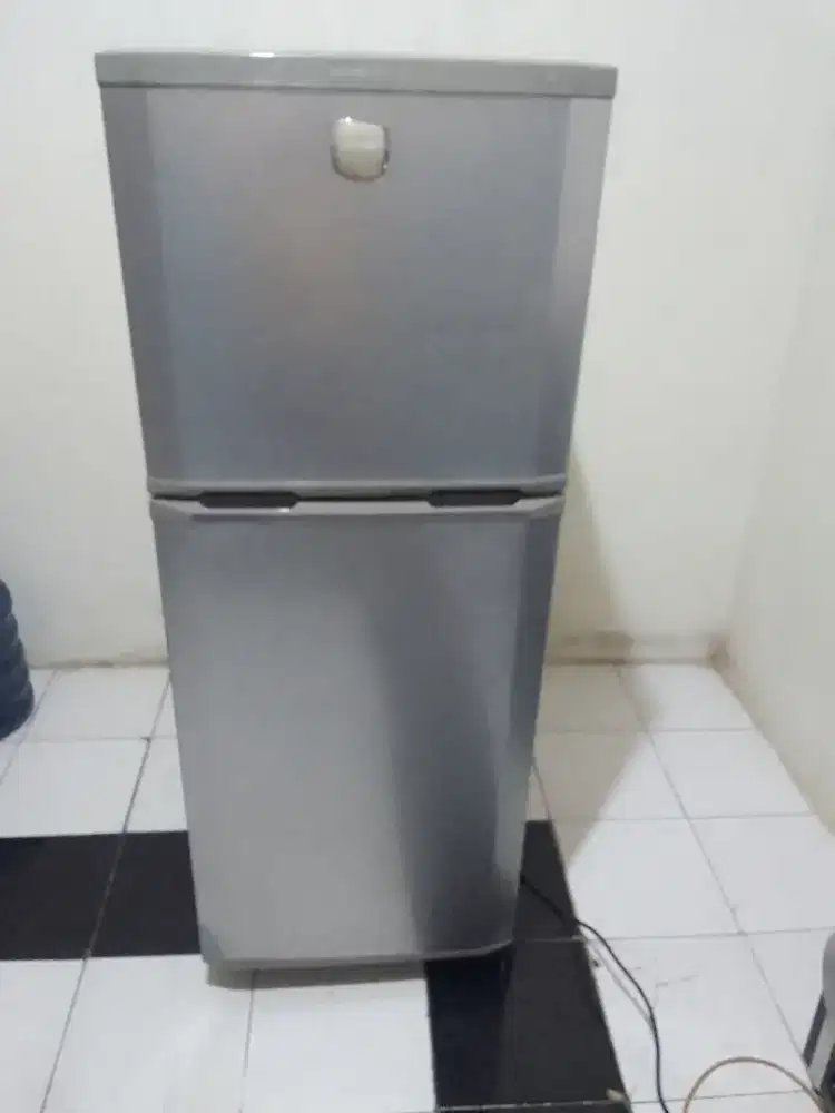 Kulkas 2 pintu merk LG mesin orsinil