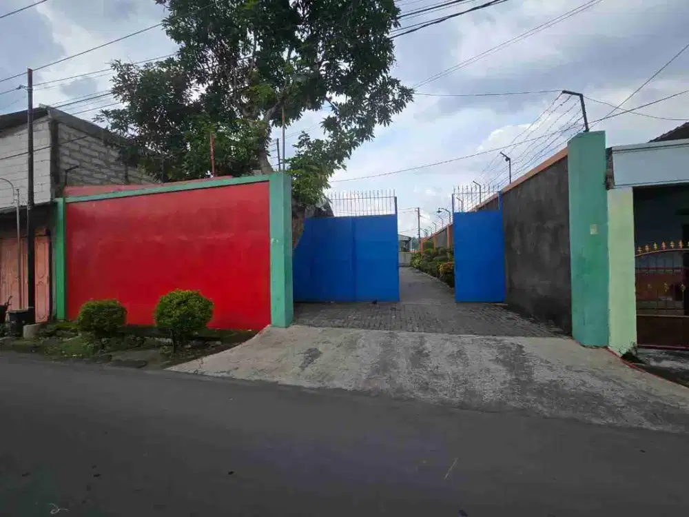 Dijual Gudang Siap Pakai di Telukan Grogol Sukoharjo, Parkiran Luas.