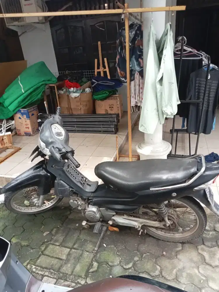 Suzuki 2006 lengkap tapi STNK pajak mati 2,5jt nego tipis