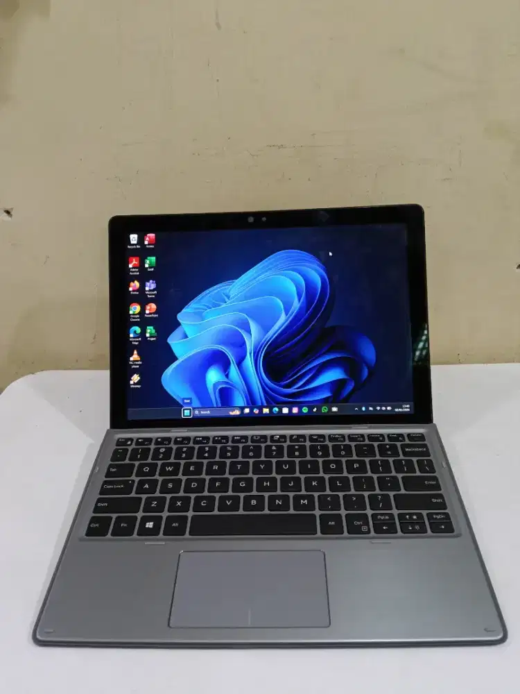 Dell latitude 7210 2in 1 Intel core i5 Gen 10 ram 8gb SSD 256gb mulus