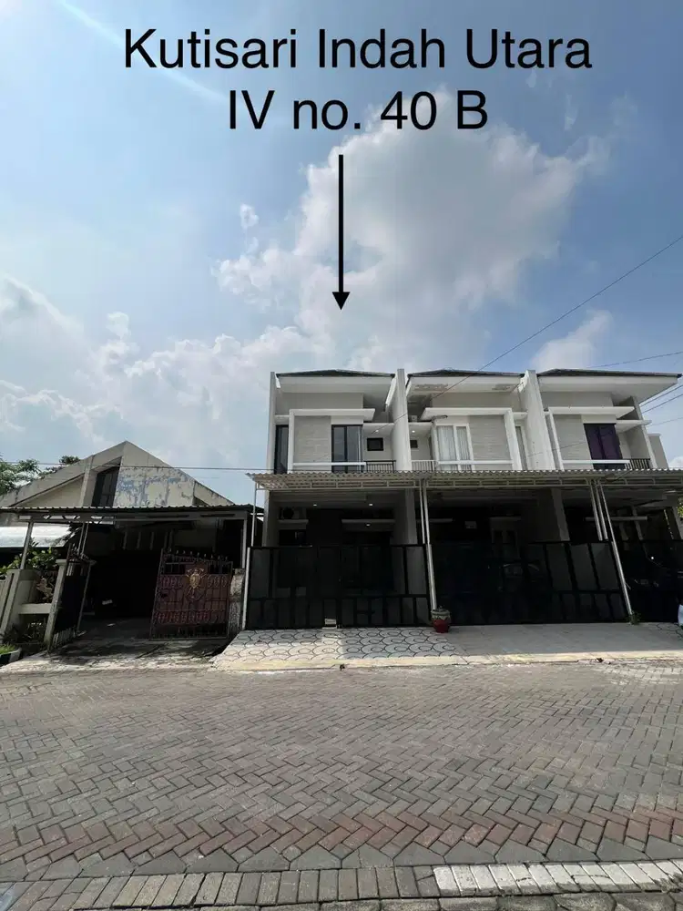 DIJUAL RUMAH 2LT DI JL. UTAMA KUTISARI INDAH UTARA ADA AC WATERHEATER