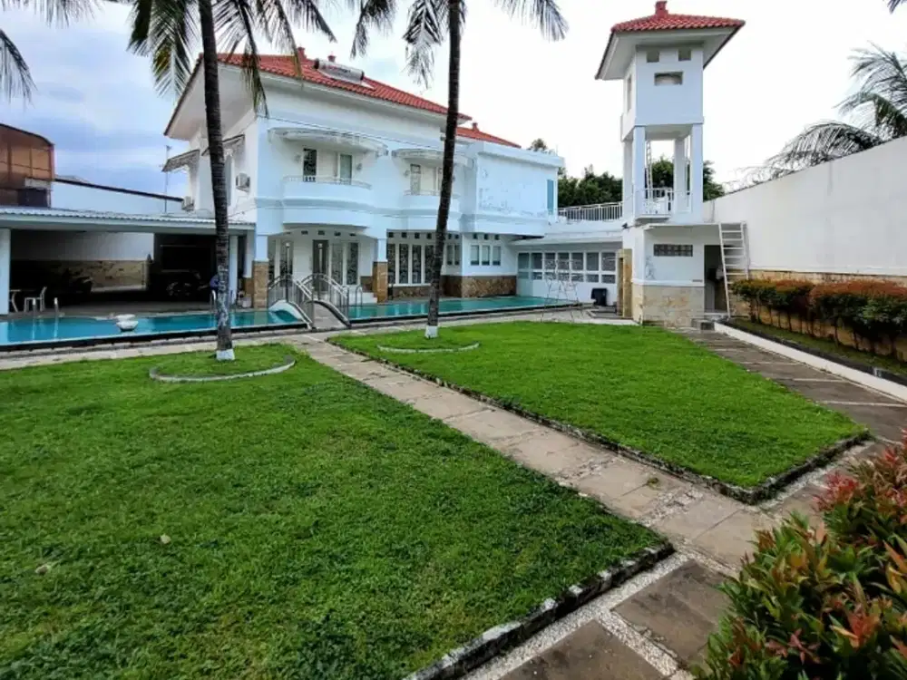 Rumah luas dan swimming pool Rancho IndahTanjung Barat