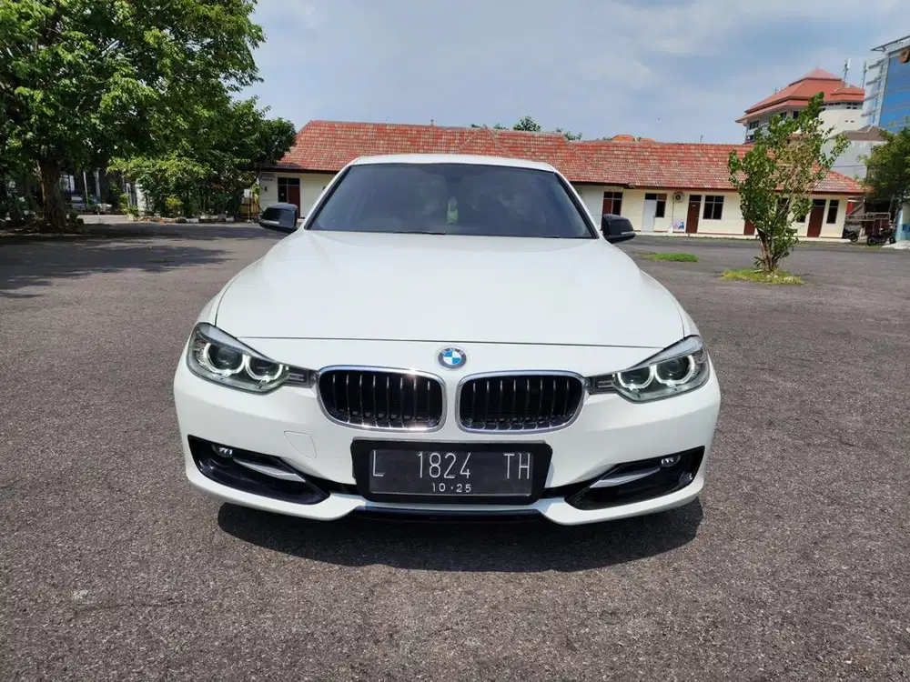 BMW 320i 2.0 F30 SPORT MATIC 2013