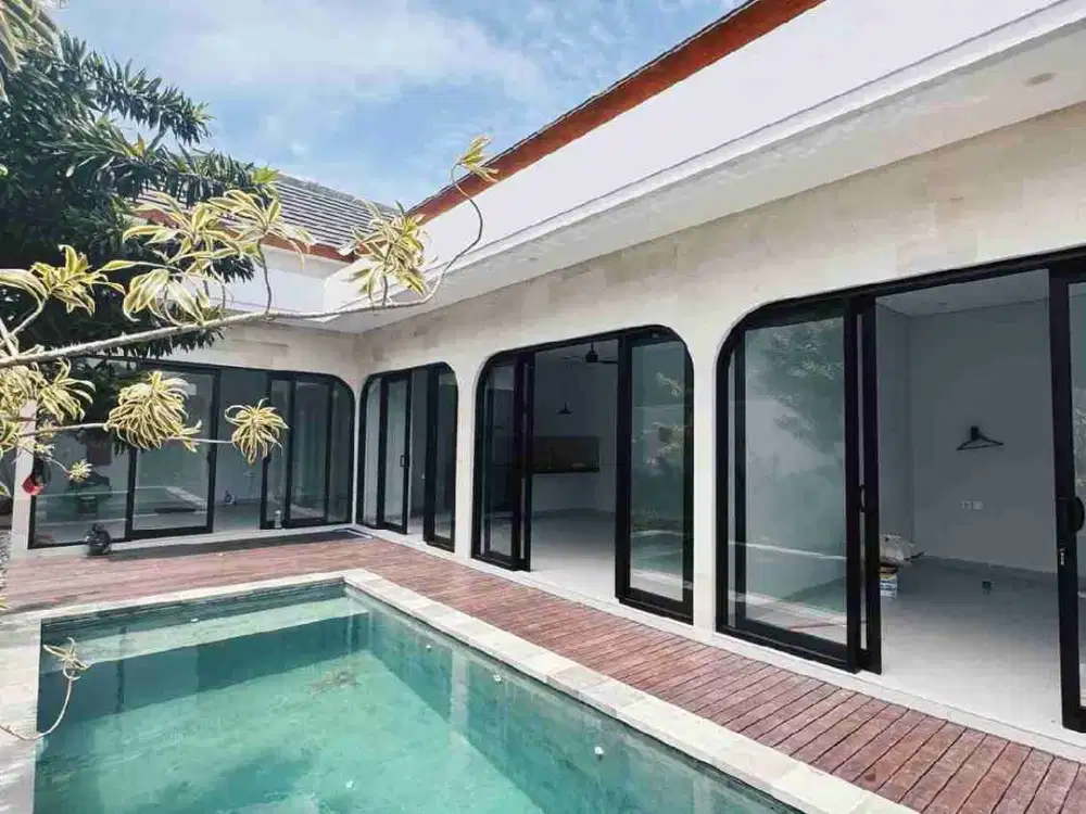 DISEWAKAN VILLA BARU  VIEW SAWAH DEKAT PANTAI BERAWA