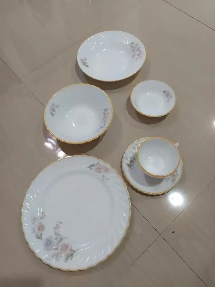 Full Set Piring, kangkung & Cangkir