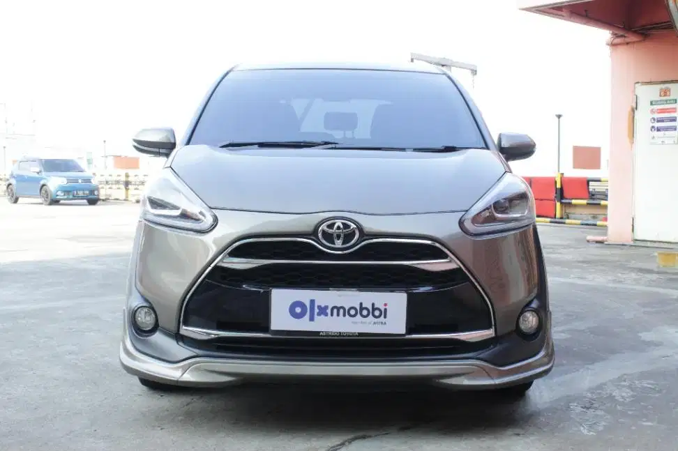 TDP 8,JT Toyota Sienta 1.5 Q Bensin-AT Coklat 2017