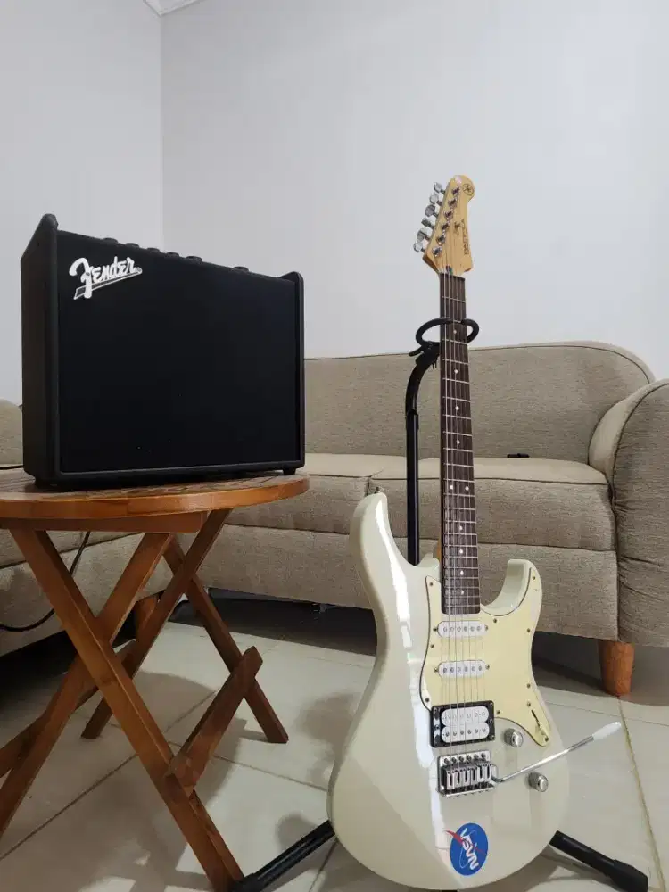 Yamaha Pacifica PAC-112V dan Amplifier Fender Mustang LT25