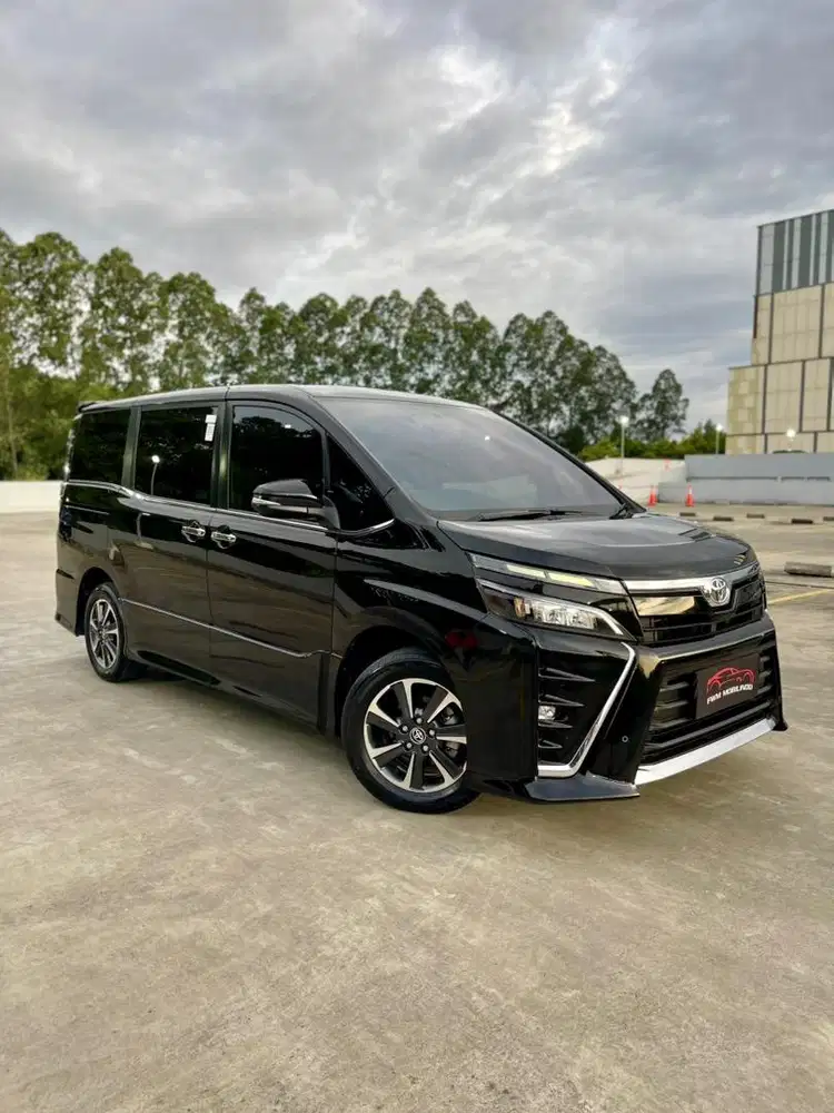 Toyota Voxy 2.0 AT 2019