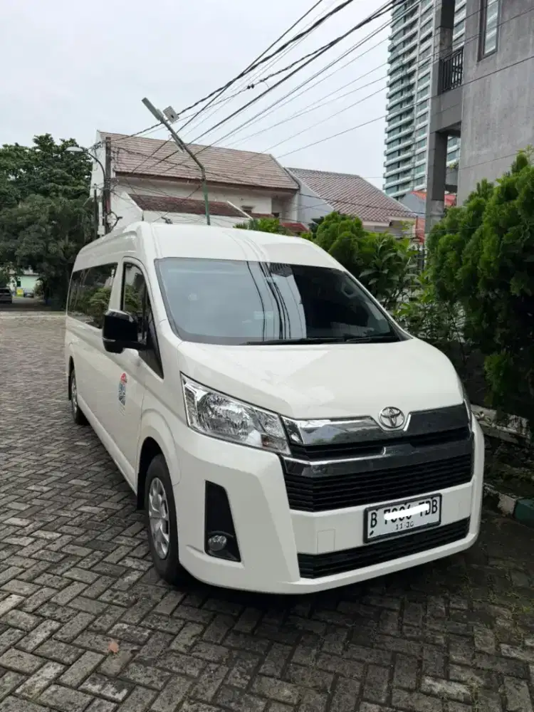 Sewa Hiace Premio