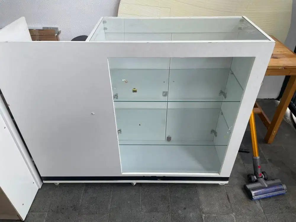 Dijual Meja Etalase Bekas