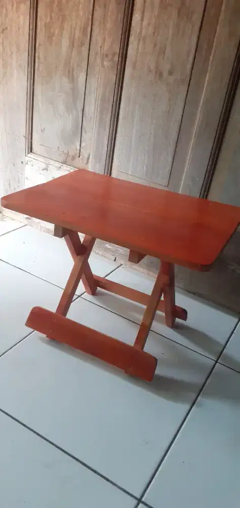 Meja kayu model lipat
