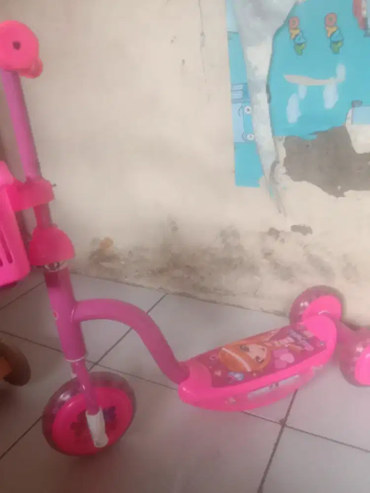 Scooter anak motif perempuan