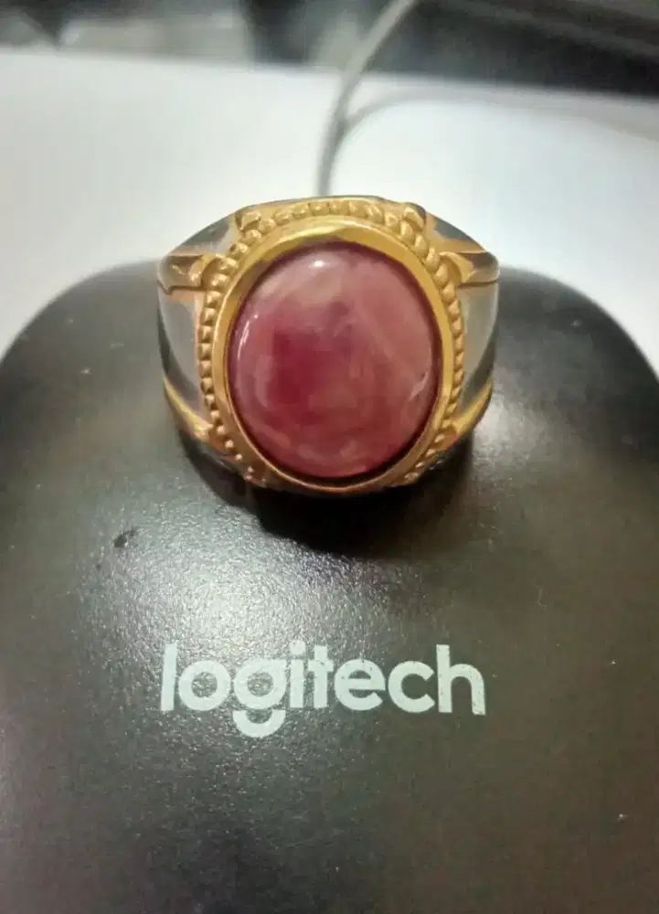 Batu Cincin Ruby dan Mata Kucing Hijau