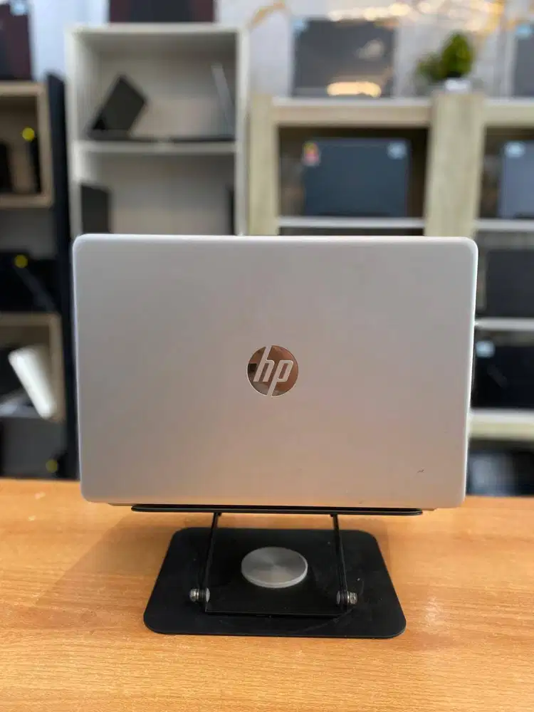 HP 14S-CF2004TX GAMING I5-1021U RAM 8GB RADEON 2GB SSD 256GB BACKLITE