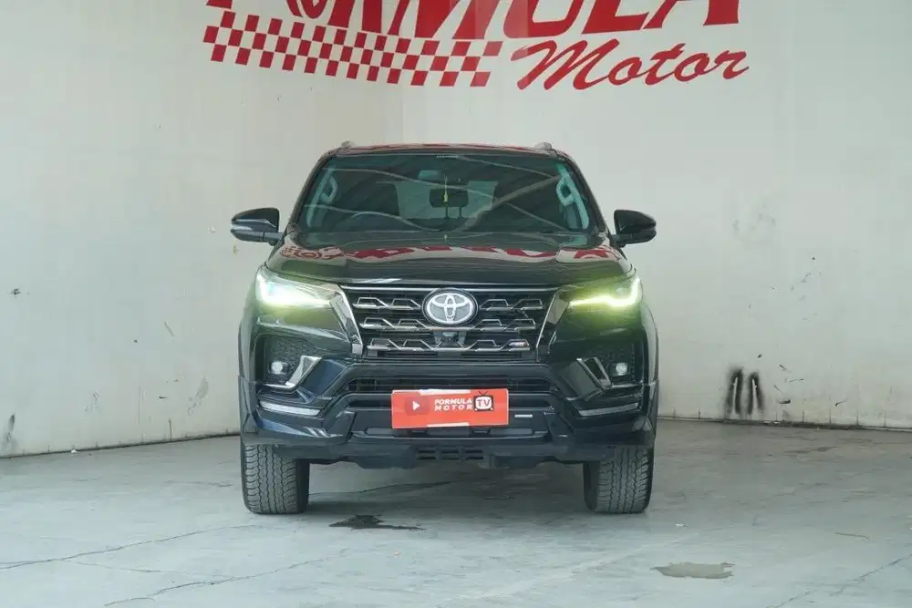 Toyota Fortuner VRZ 2.8 GR AT 2022 Hitam