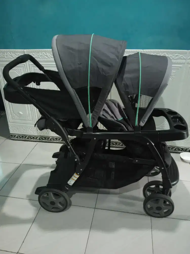 Graco stroller for twin