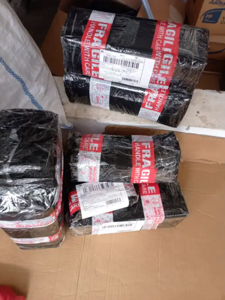 Packing barang paket