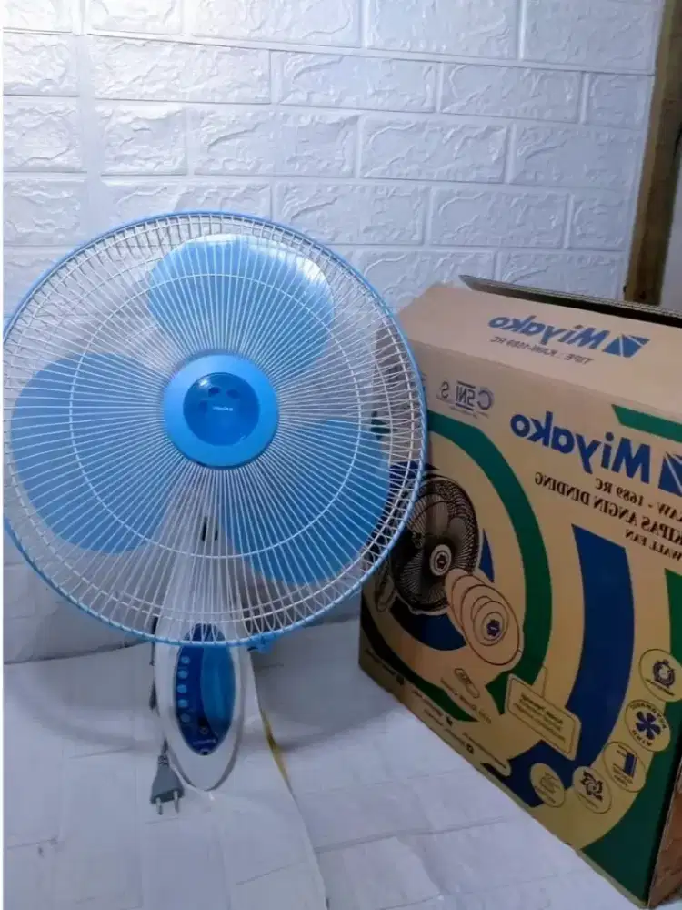Kipas Angin Dinding Wall Fan Miyako 16 inc Remote
