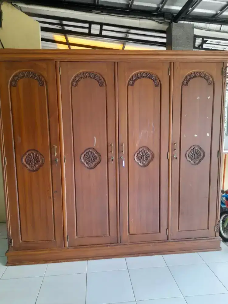 Lemari jati 4 pintu