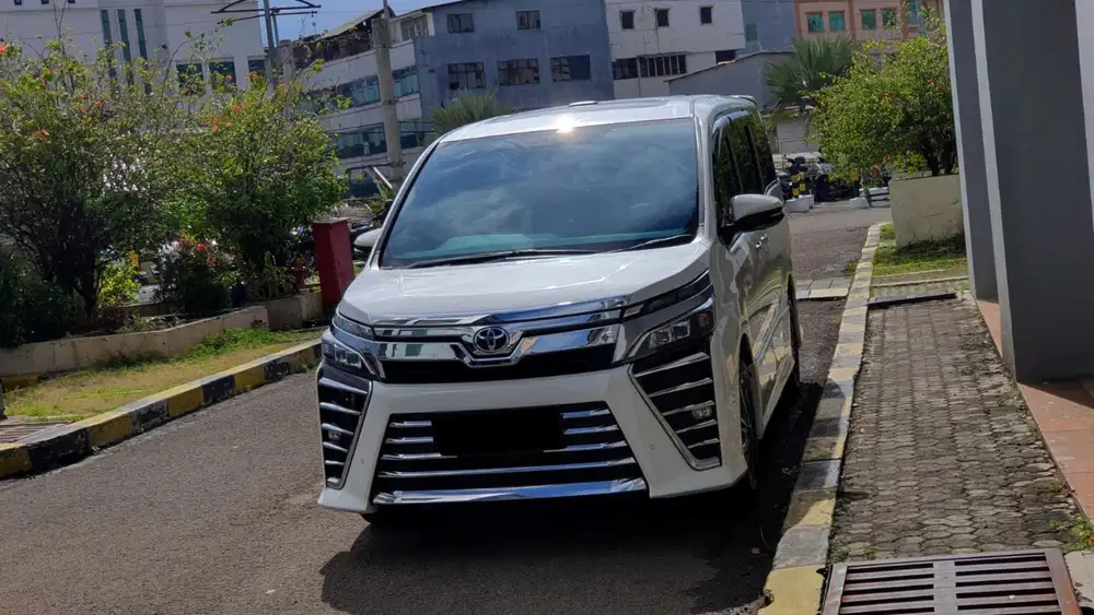Toyota voxy 2021 putih sunroof pajak panjang cash kredit