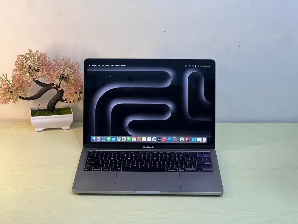 MacBook Pro 2020 i5 8/256 GB TouchBar Mulus No Minus