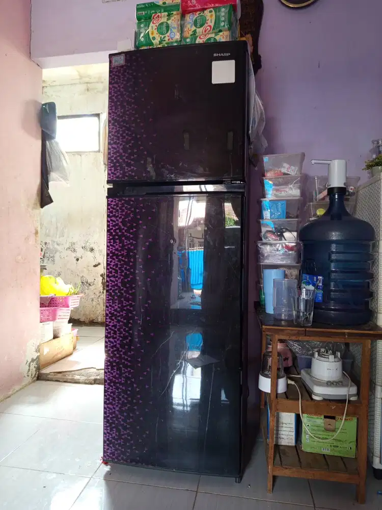 Di jual kulkas 2 pintu merk sharp