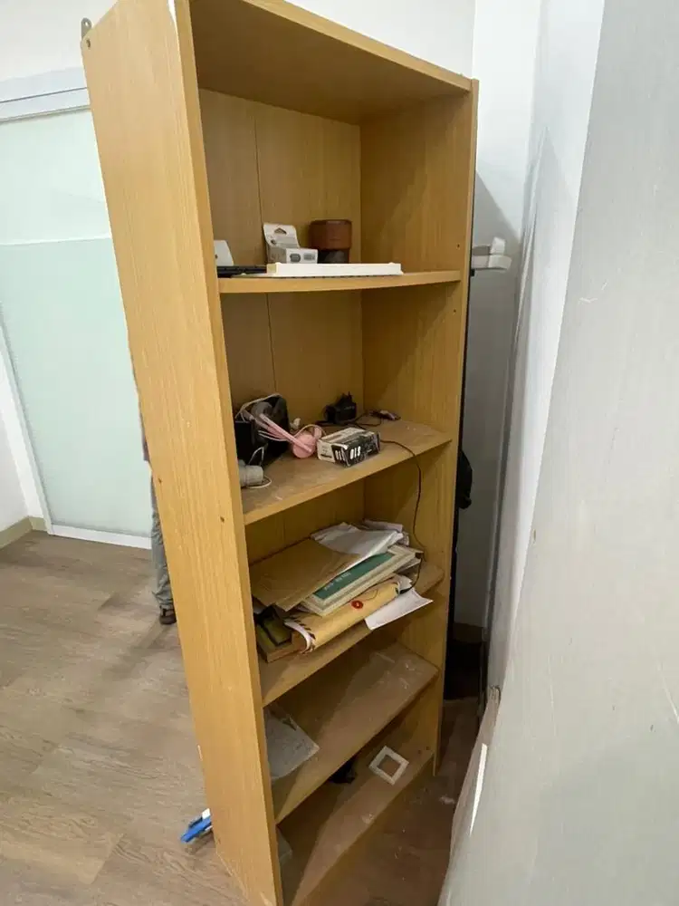 DIJUAL BORONGAN LEMARI & MEJA