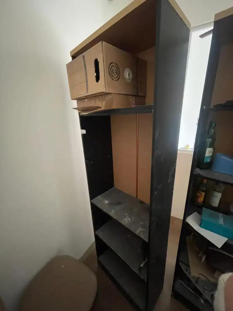 DIJUAL BORONGAN LEMARI & MEJA