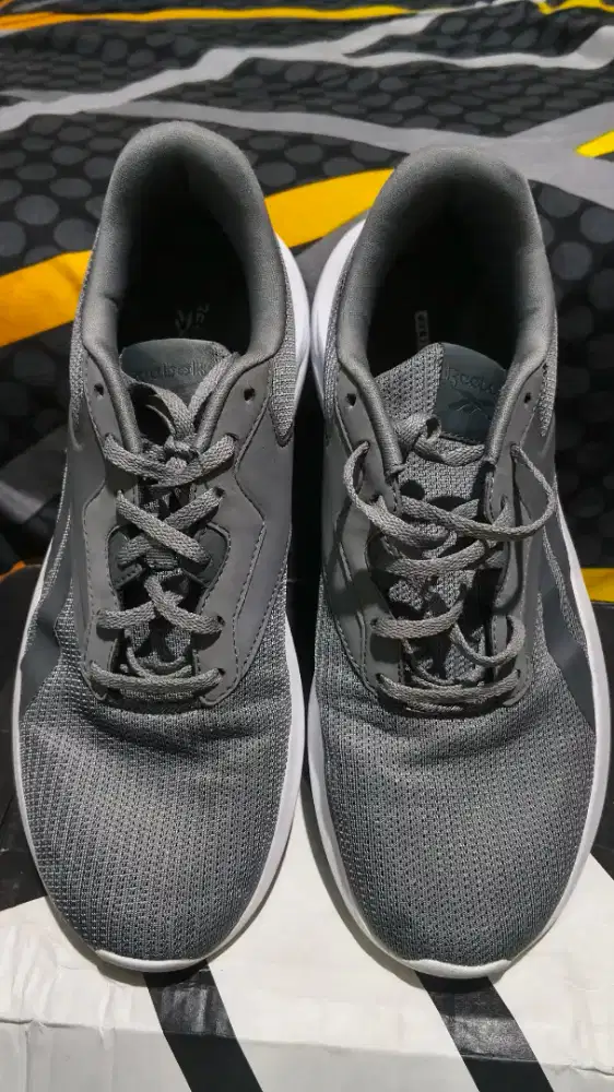 Reebok preloved size 43