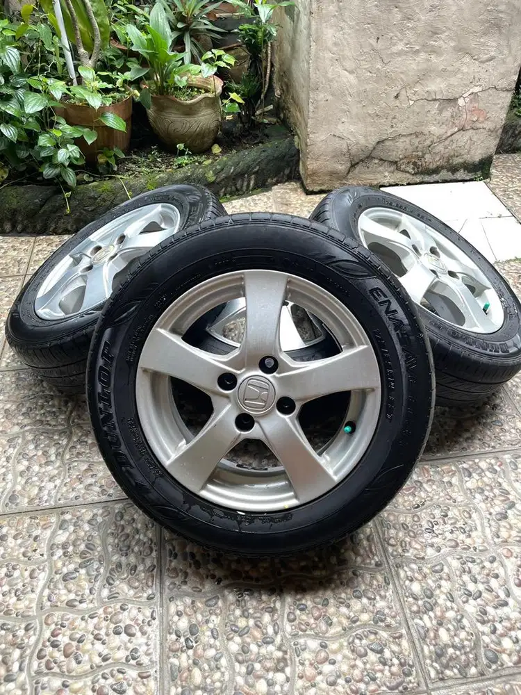 velg dan ban honda brio tahun 2015