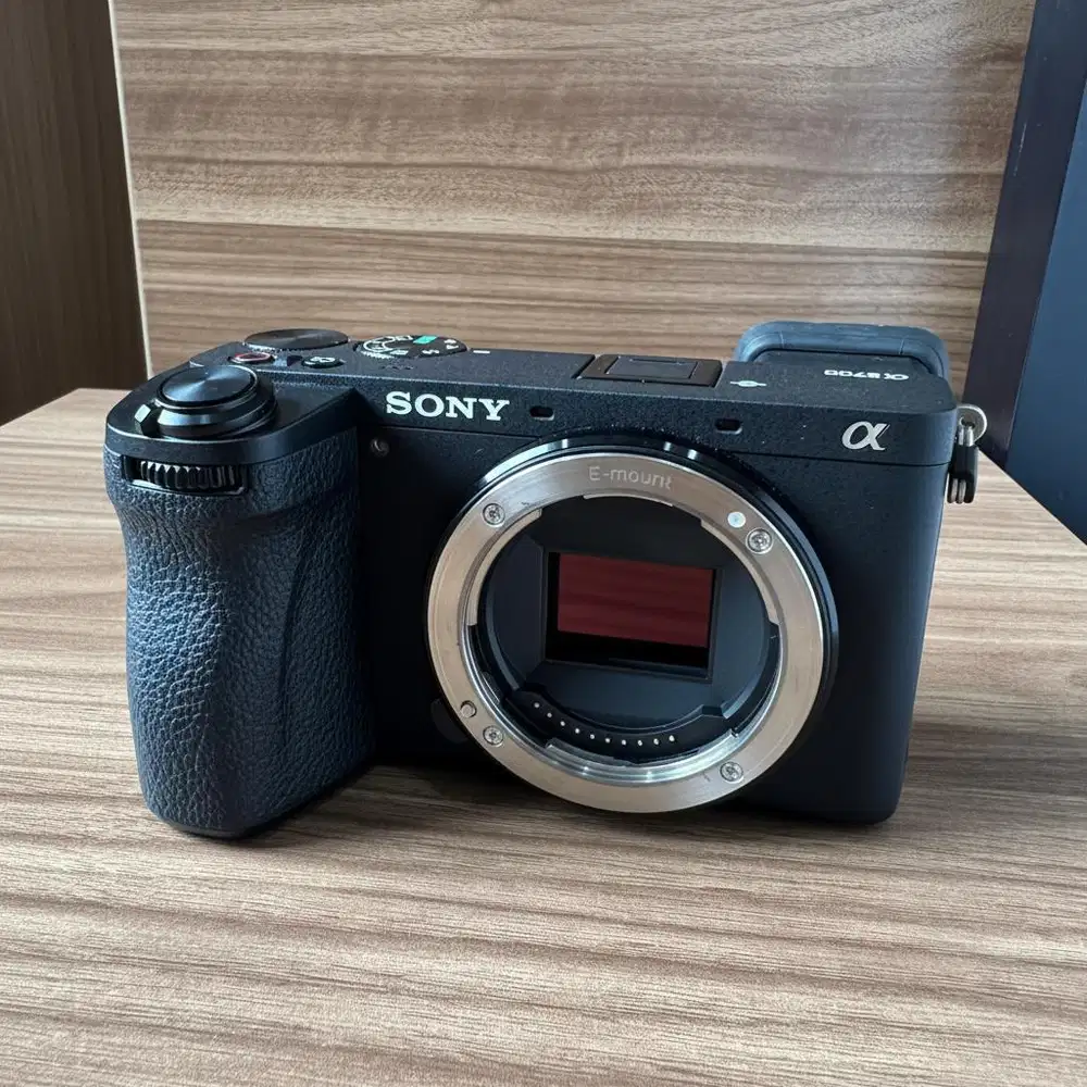 Kamera Sony APSC A6700 + lensa Sony EPZ 18 -105 F4 ( Like New )