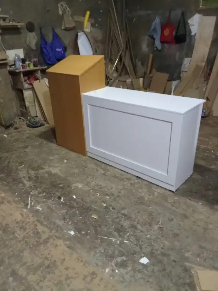 MEJA KASIR RESEPSIONIST RECEPTIONIST